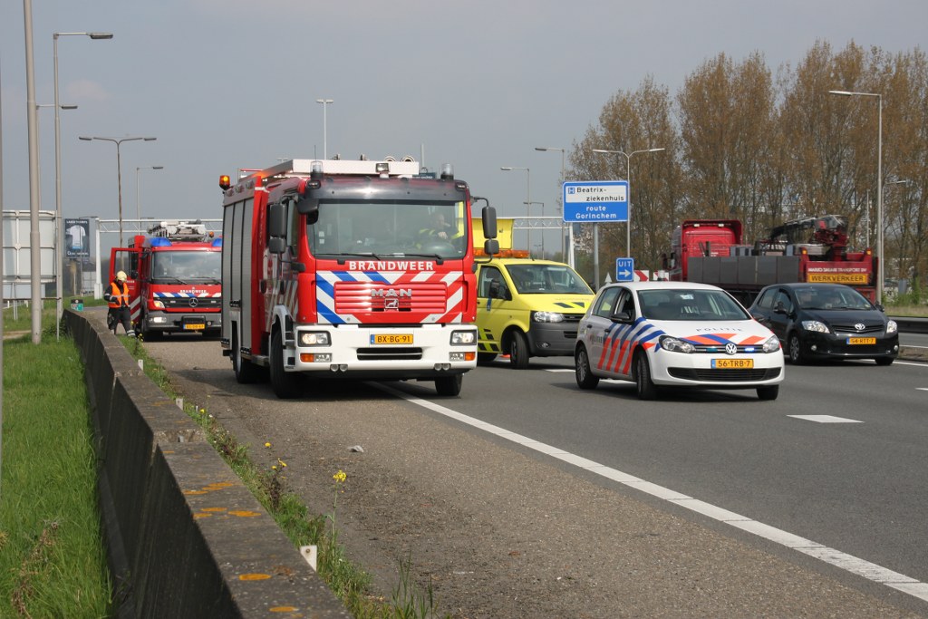 Lekkage in vrachtwagen na ongeval A27 Gorinchem (3)
