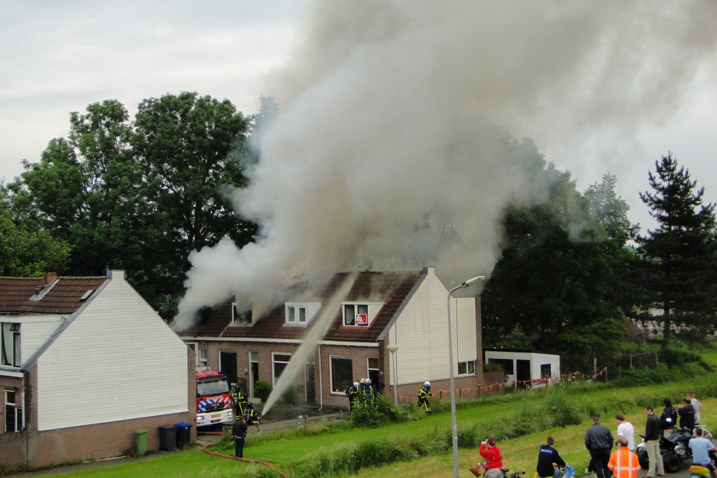 Zwijndrecht Lindtsestraat brand 10-6-2014 003