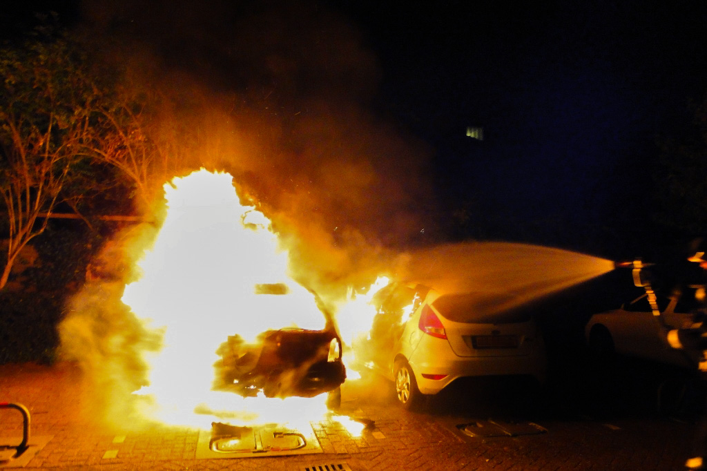 Belleveustraat autobrand 12-7-2014 028