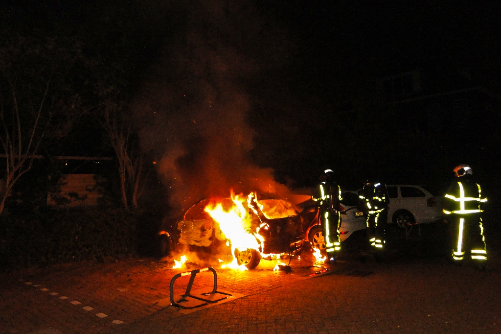 Belleveustraat autobrand 12-7-2014 030
