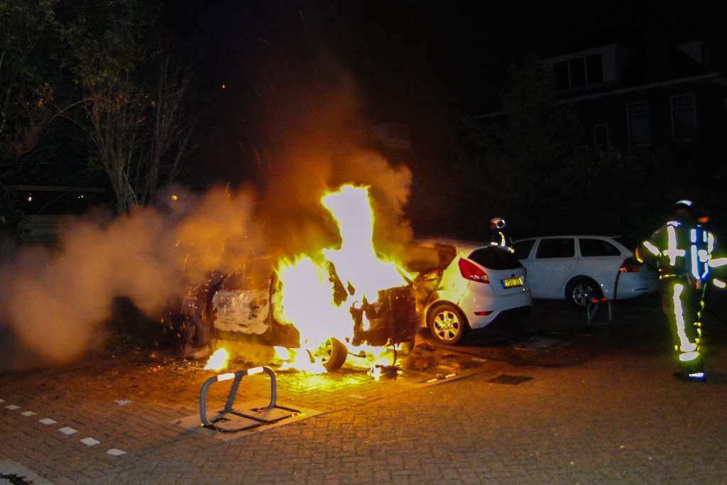 Belleveustraat autobrand 12-7-2014 031