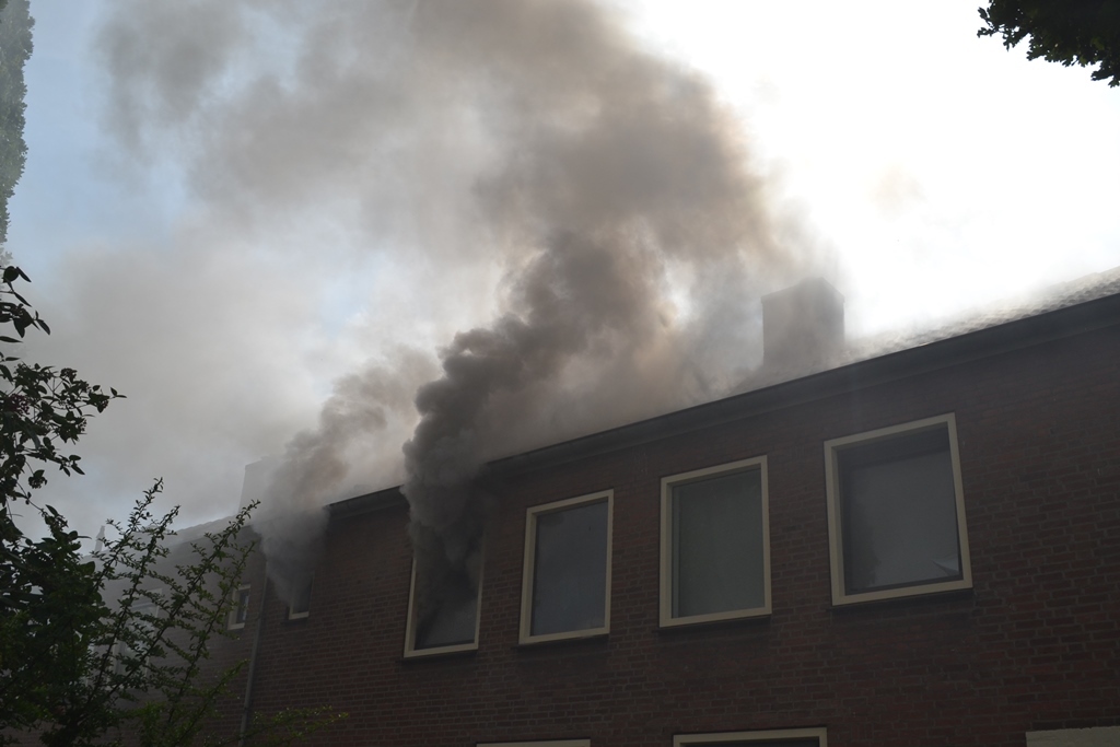 Zeer grote uitslaande brand woningen Prinses Irenestraat Gorinchem (1)