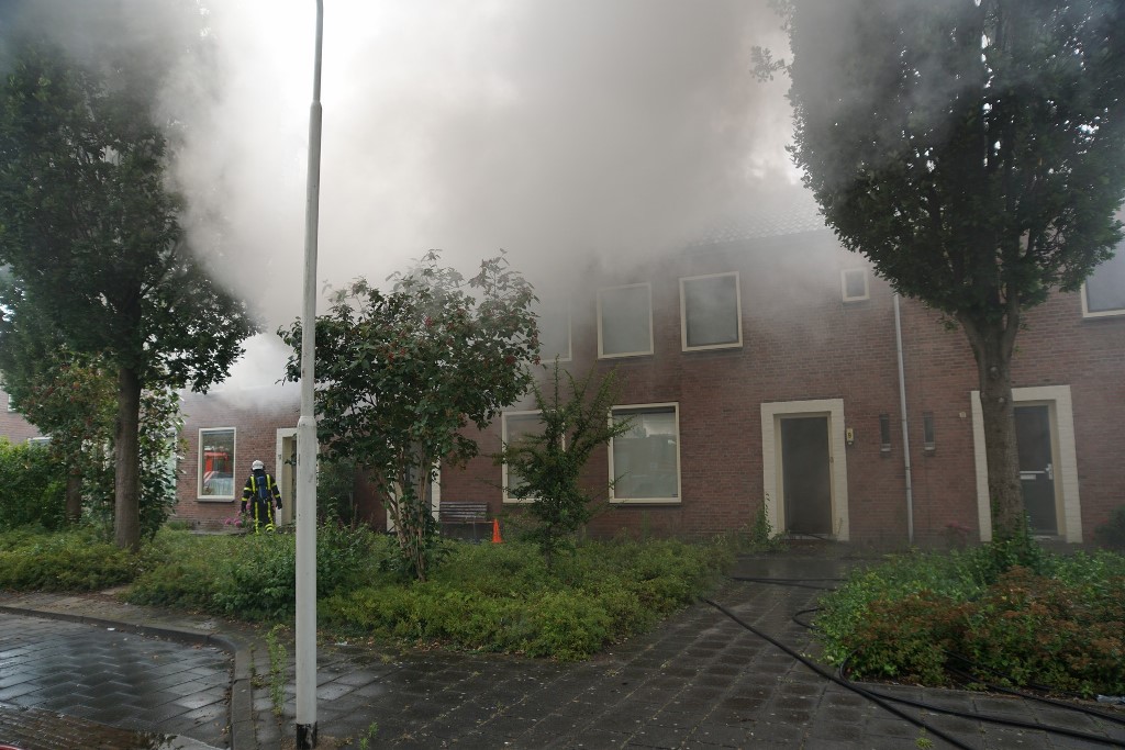 Zeer grote uitslaande brand woningen Prinses Irenestraat Gorinchem (10)