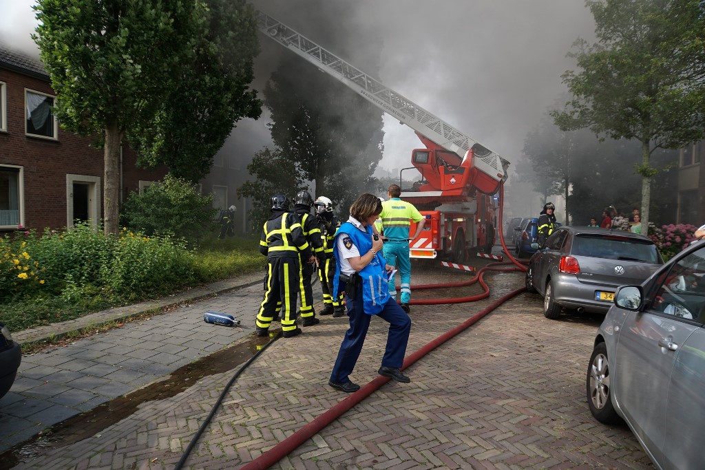 Zeer grote uitslaande brand woningen Prinses Irenestraat Gorinchem (11)