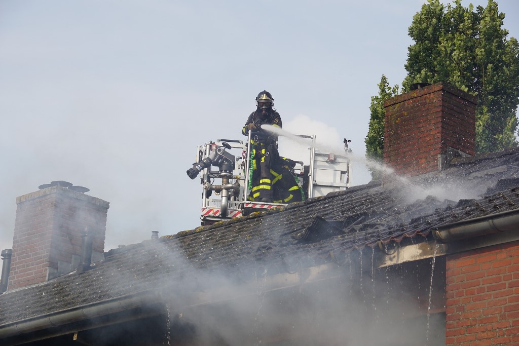 Zeer grote uitslaande brand woningen Prinses Irenestraat Gorinchem (14)