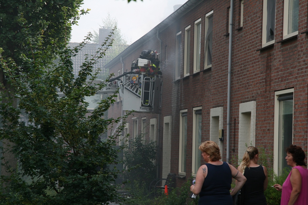Zeer grote uitslaande brand woningen Prinses Irenestraat Gorinchem (16)
