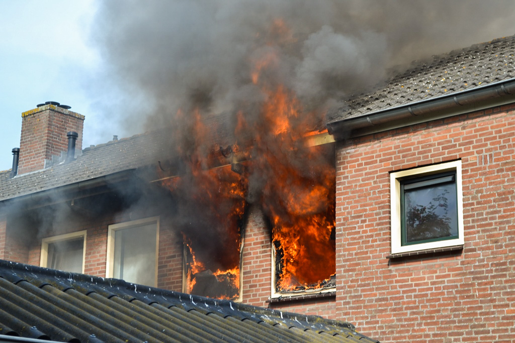 Zeer grote uitslaande brand woningen Prinses Irenestraat Gorinchem (3)