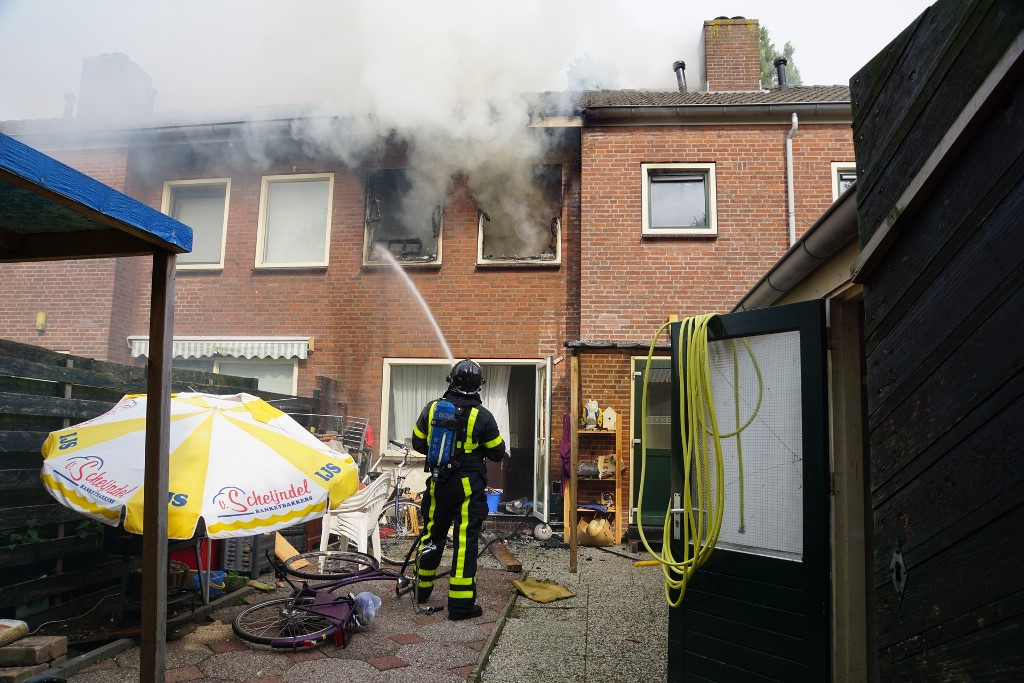 Zeer grote uitslaande brand woningen Prinses Irenestraat Gorinchem (4)