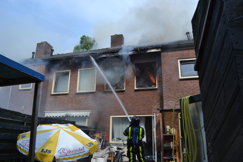 Zeer grote uitslaande brand woningen Prinses Irenestraat Gorinchem (5)