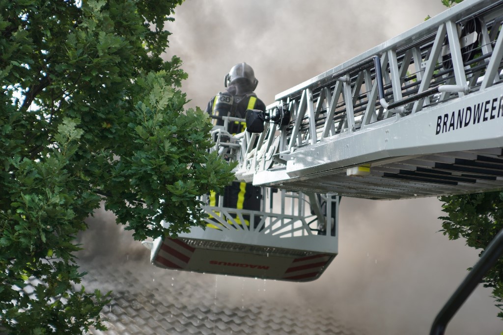 Zeer grote uitslaande brand woningen Prinses Irenestraat Gorinchem (9)