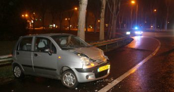 Aanrijdingen op A15 door glad wegdek; snelweg afgesloten