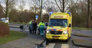 Fietsster lichtgewond na botsing met auto in Dordrecht