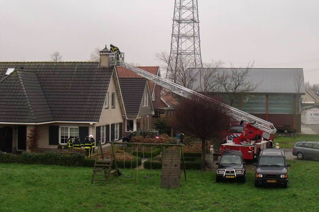Schoorsteenbrand Lekdijk Nieuw-Lekkerland (2)