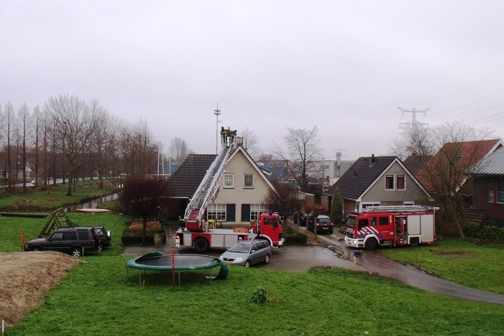 Schoorsteenbrand Lekdijk Nieuw-Lekkerland (5)