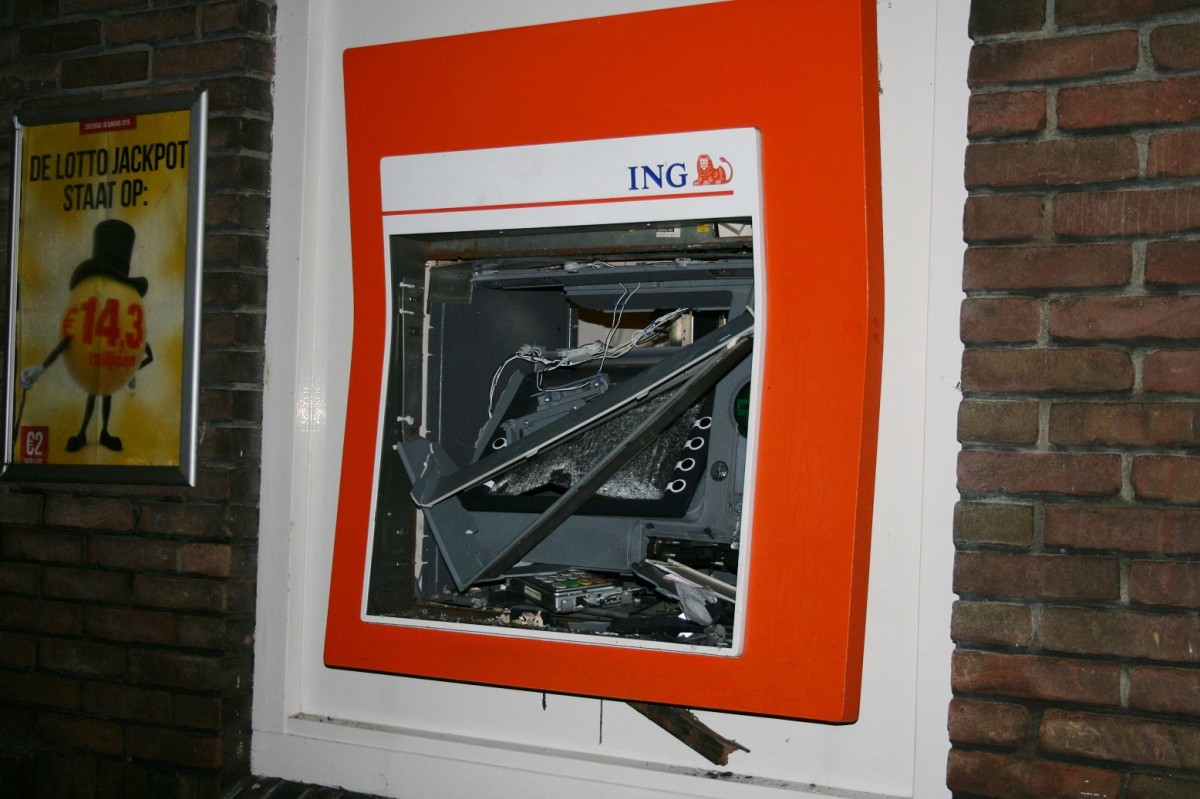 Vogelplein geldautomaat opgeblazen 7-1-2015 007