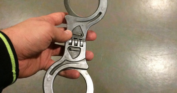 Dronken man (21) bijt agenten bij aanhouding in Dordrecht