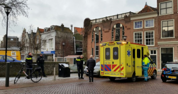 Belgisch stel rijdt auto op poller in Dordrecht