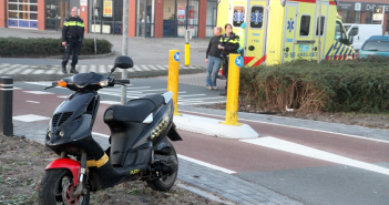 Scooterrijder gewond na botsing met auto in Alblasserdam