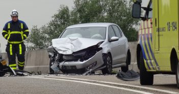 Frontale botsing tussen auto’s in Zwijndrecht
