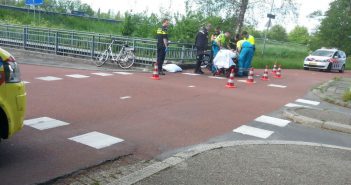 Fietsster (51) zwaargewond na aanrijding met scooter in Dordrecht