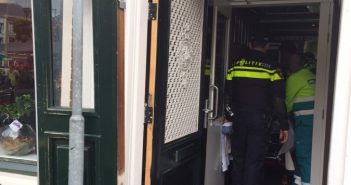 Deur van café Gorinchem valt op hoofd van muzikant