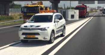 Afsluiting na gekantelde caravan op A15 bij Gorinchem