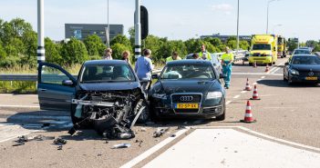 Blikschade na aanrijding tussen auto’s in Gorinchem