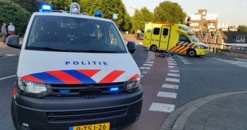 Fietssters aangereden door auto op kruising in Dordrecht