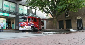 Brandweer druk met grote ruimte vol water in centrum Dordrecht