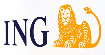 Onbekenden gooien brandend voorwerp in brievenbus van ING Bank in Dordrecht
