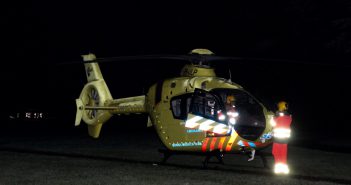 Traumahelikopter landt in Weizigtpark in Dordrecht