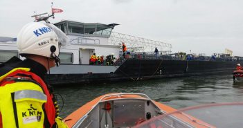 Brand aan boord van tanker bij Moerdijk