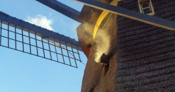 Brandweer rukt uit voor ‘rokende molen’ in Kinderdijk