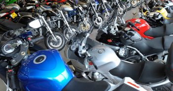 Automatisch vuurwapen gevonden bij aanhouding motordieven