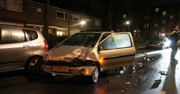 Man zonder rijbewijs botst op tegenligger in Alblasserdam