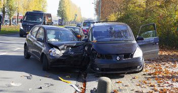 Auto’s total-loss na botsing in Dordrecht