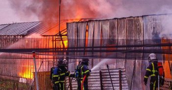 Brand verwoest kassencomplex in Heinenoord