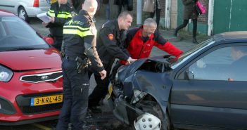 Man raakt gewond bij frontale botsing op dijk in Alblasserdam