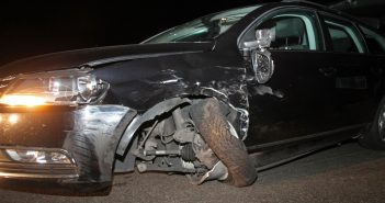 Auto’s botsen op elkaar op Veerweg bij Oud-Alblas