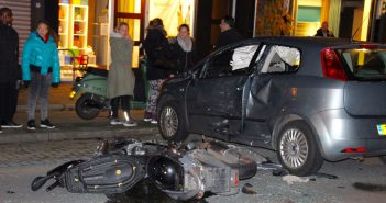 Motorrijder gelanceerd bij aanrijding met auto in Dordrecht