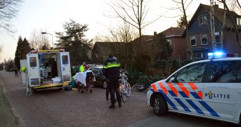 Fietser gewond na aanrijding met bestelbus