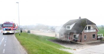 Brand in woning aan de Lekdijk in Nieuw-Lekkerland