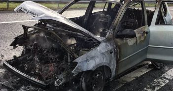 Brandweer Hendrik-Ido-Ambacht blust autobrand op de A16