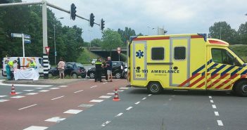 Vrouw gewond bij kop-staartbotsing in Dordrecht