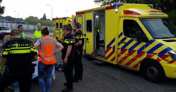 Man reanimeert vrouw succesvol op brug in Dordrecht