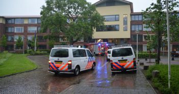 Hulpdiensten naar De Schutse in Gorinchem na blikseminslag