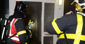 Woning in Hardinxveld vol rook door vergeten pan; buren redden hond