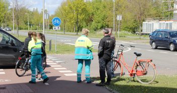Automobilist rijdt meisje aan op kruising in Ambacht