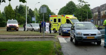 Automobiliste schept voetganger op zebrapad in Papendrecht