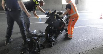 Motorrijder aangereden op de Merwedestraat in Dordrecht